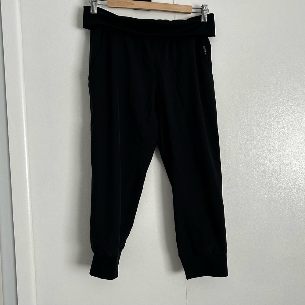 Fabletics rollover waist capri athletic pants with hidden zipper pocket